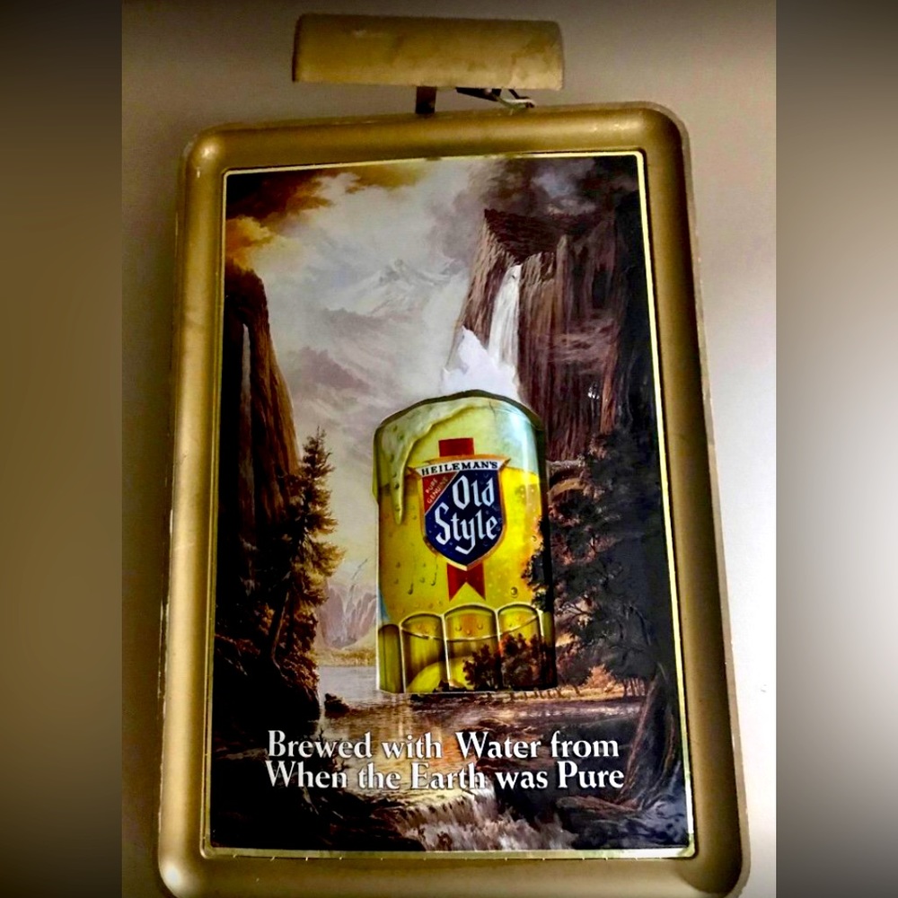 Vintage Old Style Light Up Beer Sign